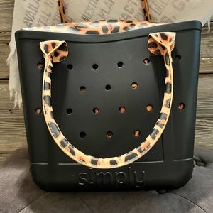 Simply southern Tote/Leopard Print NWT , includes clear pouch and extra handles